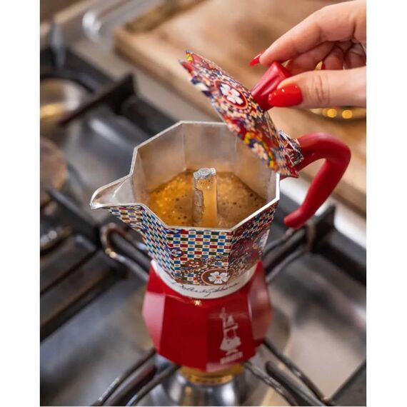 Bialetti 5329 Moka Express Dolce&Gabbana на 6 чашек Гейзерная кофеварка, фото , изображение 7 Bialetti 5329 Moka Express Dolce&Gabbana на 6 чашек Гейзерная кофеварка, фото , изображение 7